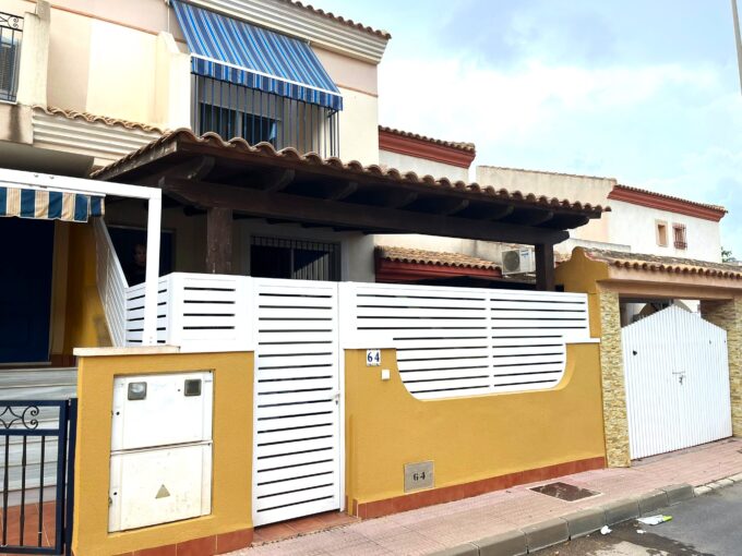 Front of house 4 bed in los alcazares