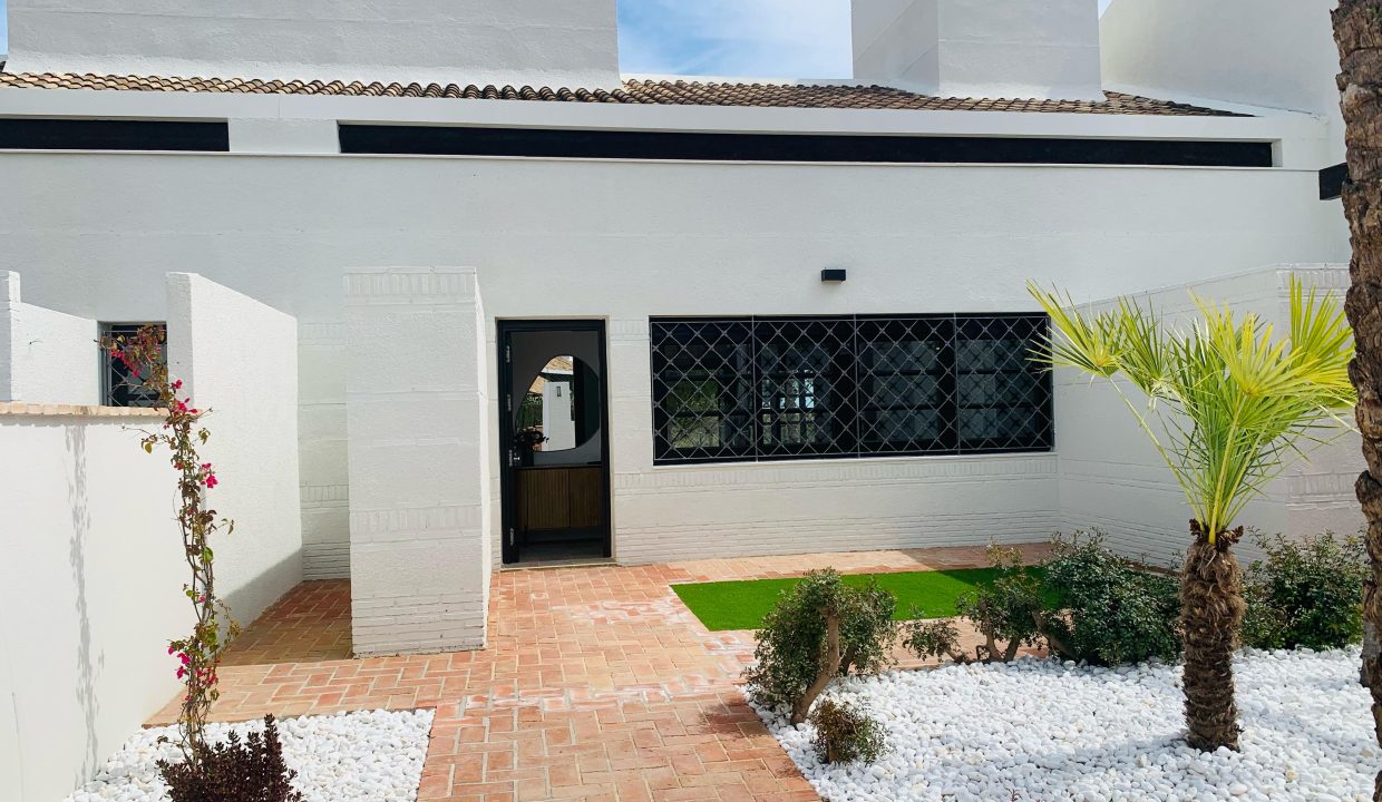 Garden + entrnce