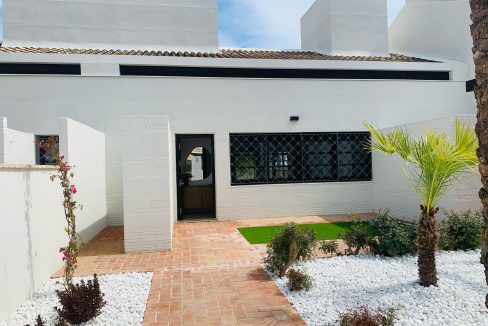 Garden + entrnce