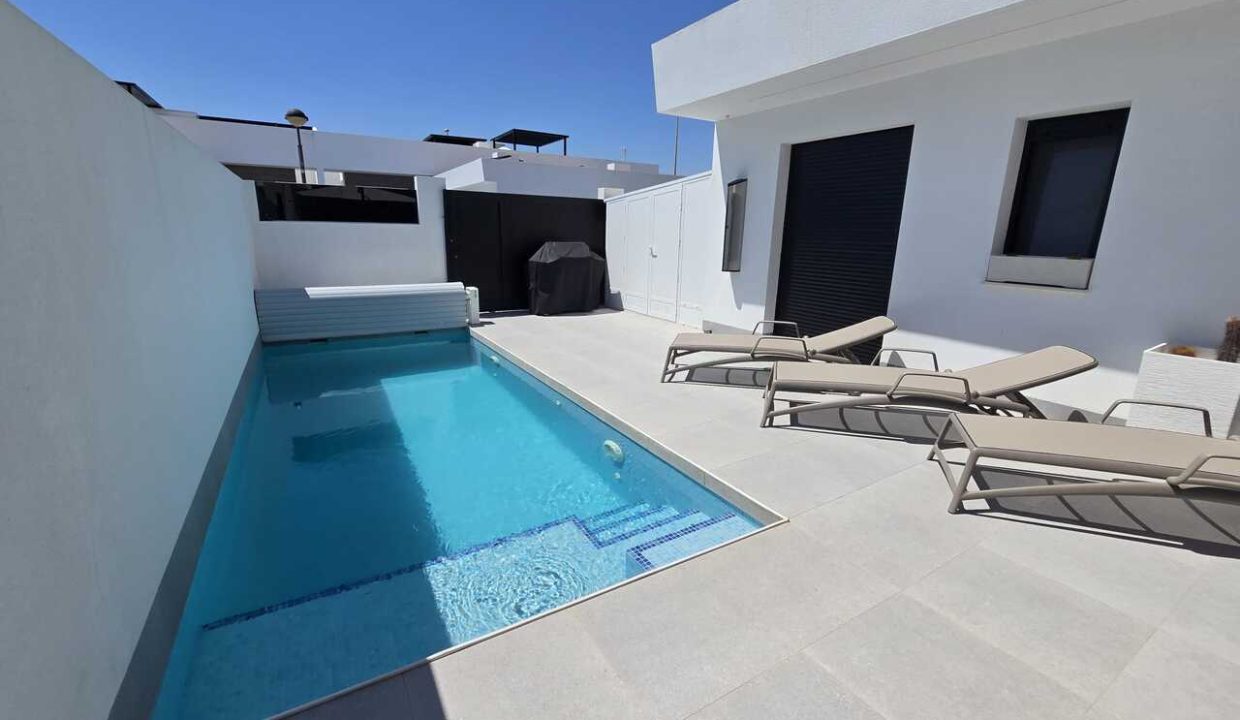30202-villa-for-sale-in-roldan-21837217-large