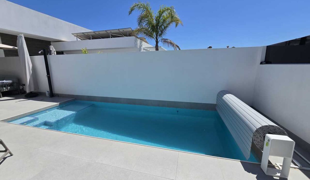 30202-villa-for-sale-in-roldan-21837220-large